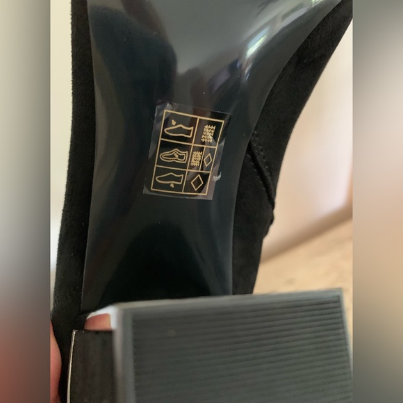 DKNY Women's Cavale Ankle Booties - Picture 15 of 16